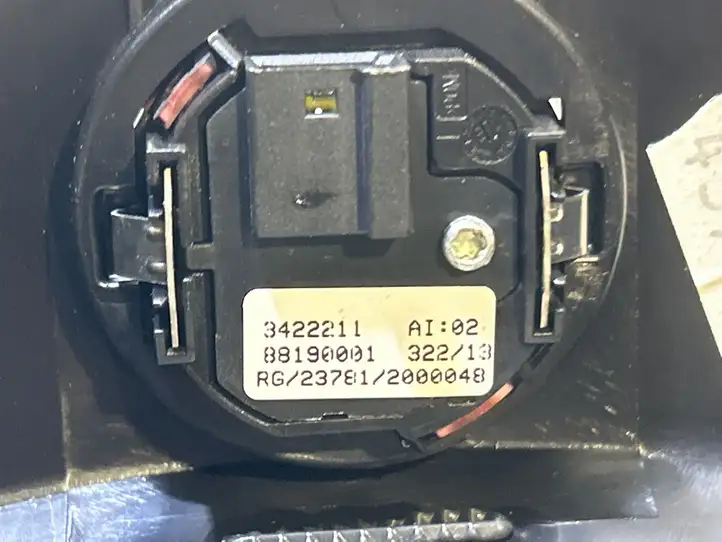 Mini Cooper Countryman R60 (2010 - 2016) 88190001 Включатель аварийных фонарей — фото 3