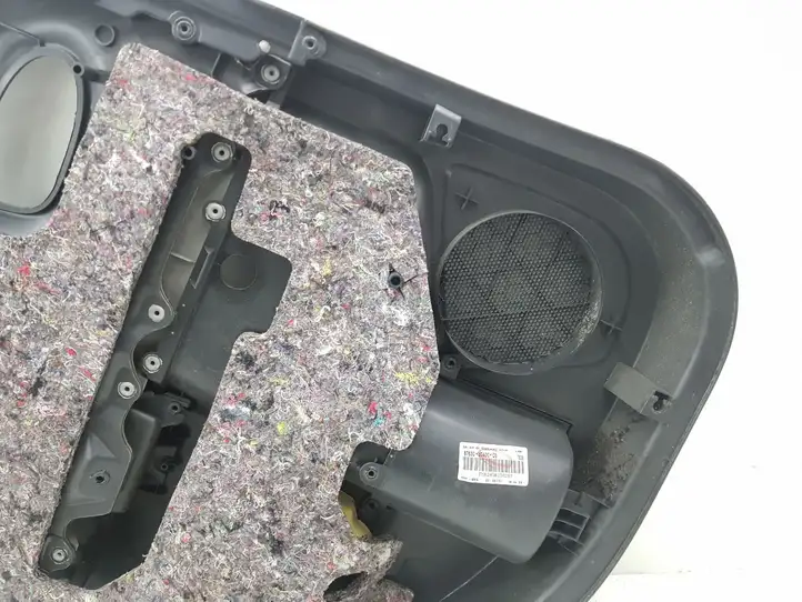 Toyota Yaris (2005 - 2009) 676300D400C0 Обшивка задней двери — фото 8
