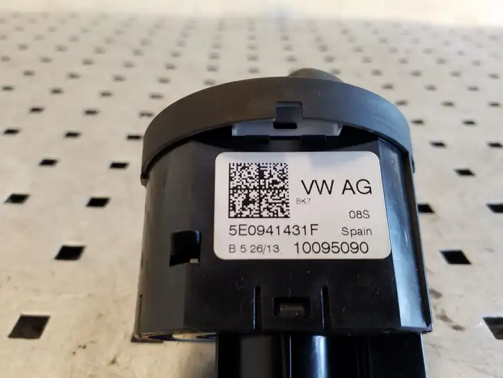 Skoda Octavia Mk3 (5E) (2013 - 2019) 5E0941431F Включатель фонарей — фото 2