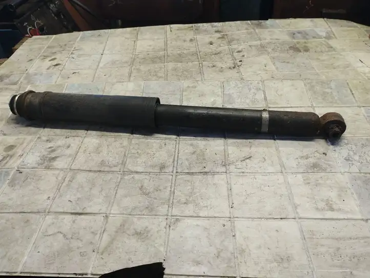 Toyota Auris 150 (2006 - 2012)   Задний амортизатор с пружиной