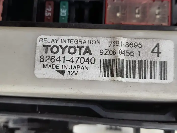 Toyota Prius (XW30) (2009 - 2015) 8211147420 Проводка двигателя — фото 8