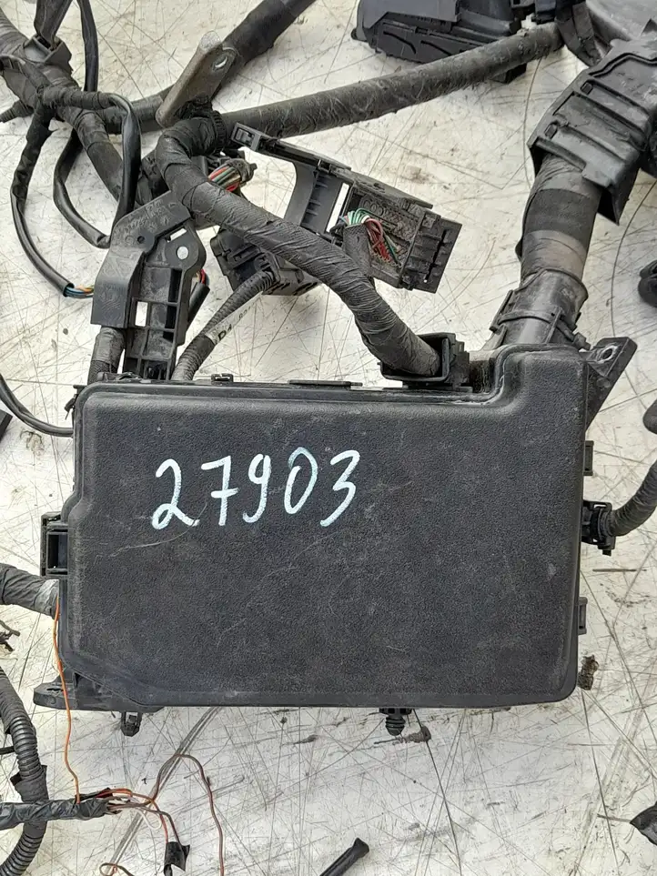 Toyota Prius (XW30) (2009 - 2015) 8211147420 Проводка двигателя — фото 15