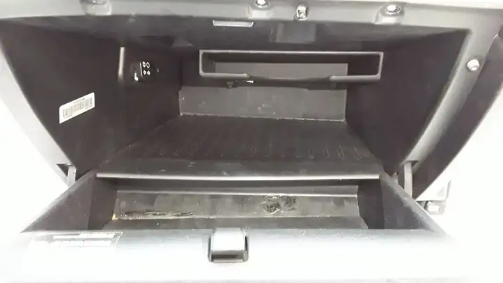 Hyundai i20 (PB PBT) (2008 - 2012) Вещевой ящик — фото 2