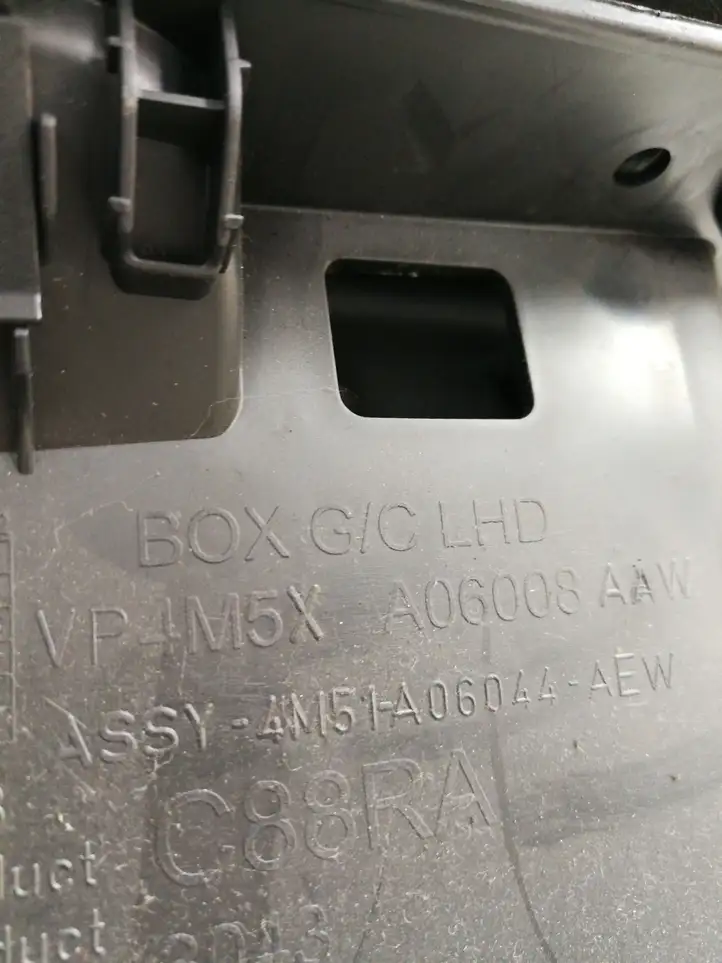 Ford Focus (2005 - 2008) VP4M5XA06008AAW Вещевой ящик — фото 4