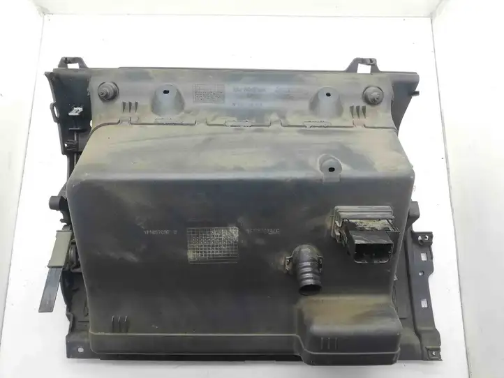 Volkswagen Touran I (2003 - 2010) 1T1857097B Вещевой ящик — фото 4