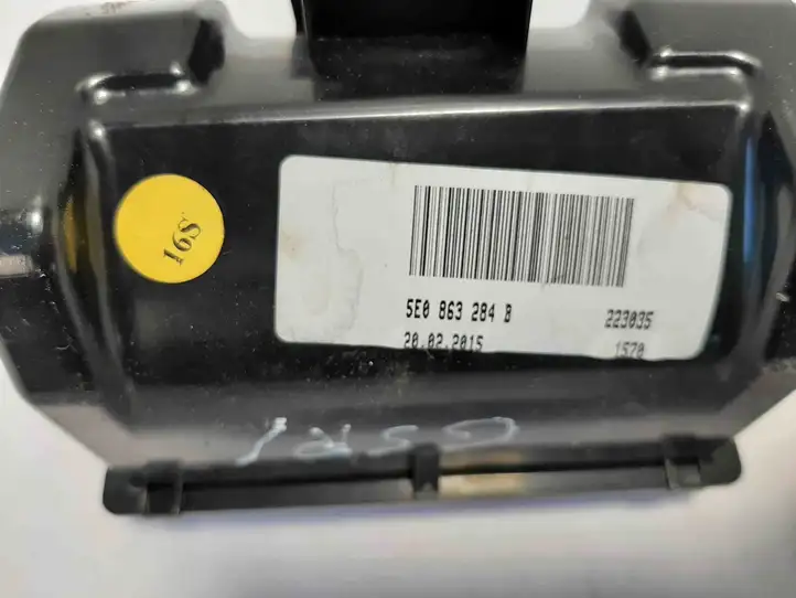Skoda Octavia Mk3 (5E) (2013 - 2019) 5E0863284B Вещевой ящик — фото 4