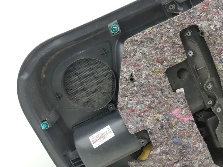 Toyota Yaris (2005 - 2009) 676400D390C0 Обшивка задней двери — фото 8