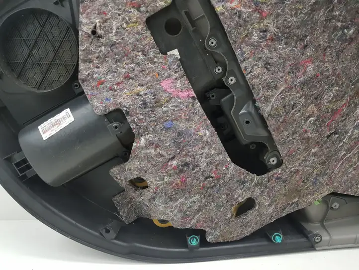 Toyota Yaris (2005 - 2009) 676400D390C0 Обшивка задней двери — фото 10