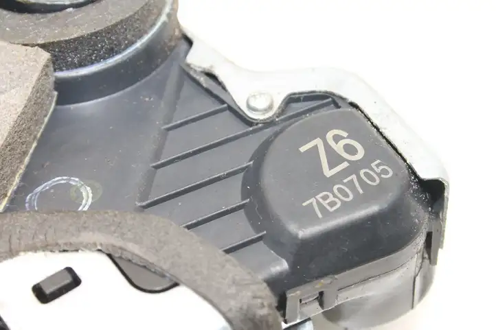 Toyota Corolla Verso E121 (2004 - 2007) Замок передней двери — фото 4