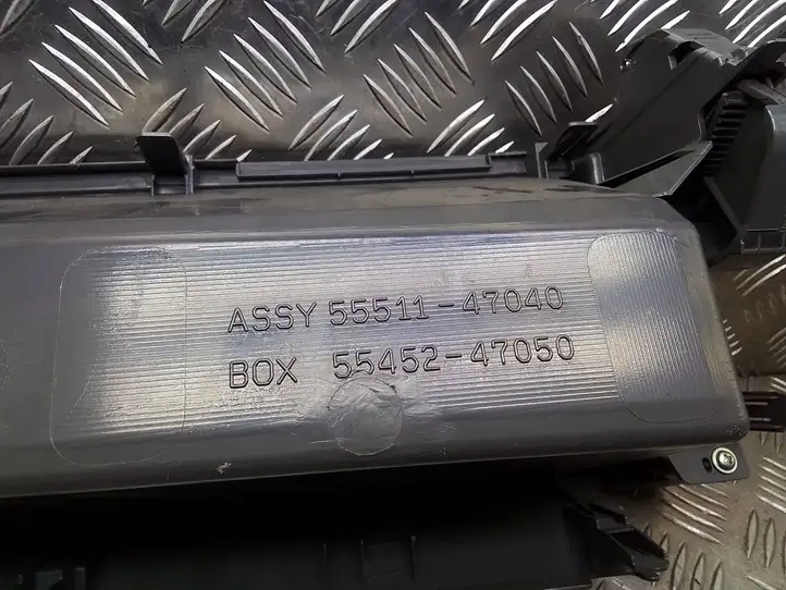 Toyota Prius (XW30) (2009 - 2015) 5551147040 Вещевой ящик — фото 2
