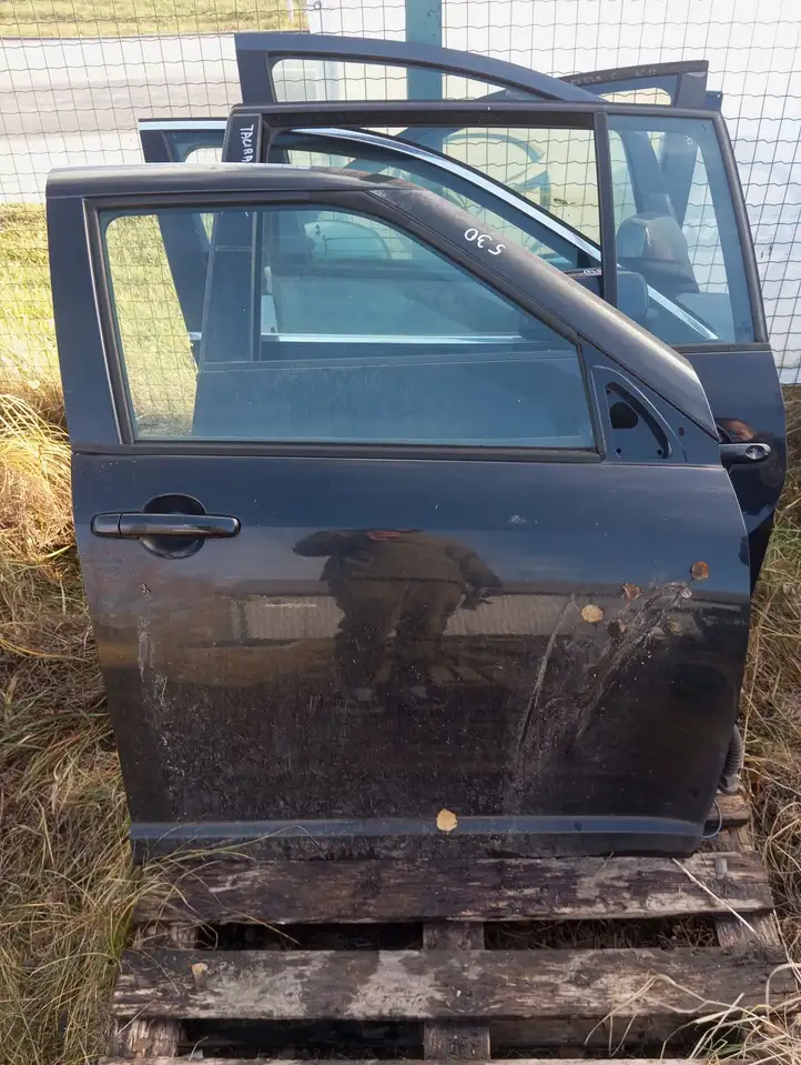 Suzuki Swift (2004 - 2010) Дверь — фото 1