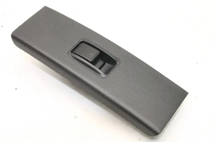Toyota Corolla Verso E121 (2004 - 2007) 742320F030 Кнопка фаркопа в багажнике — фото 2