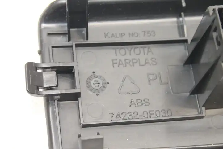 Toyota Corolla Verso E121 (2004 - 2007) 742320F030 Кнопка фаркопа в багажнике — фото 5