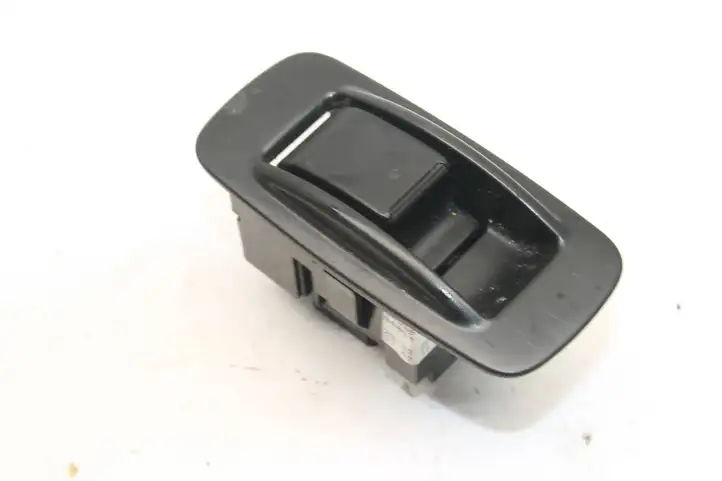 Toyota Corolla Verso E121 (2004 - 2007) 848010F030 Кнопка фаркопа в багажнике — фото 2