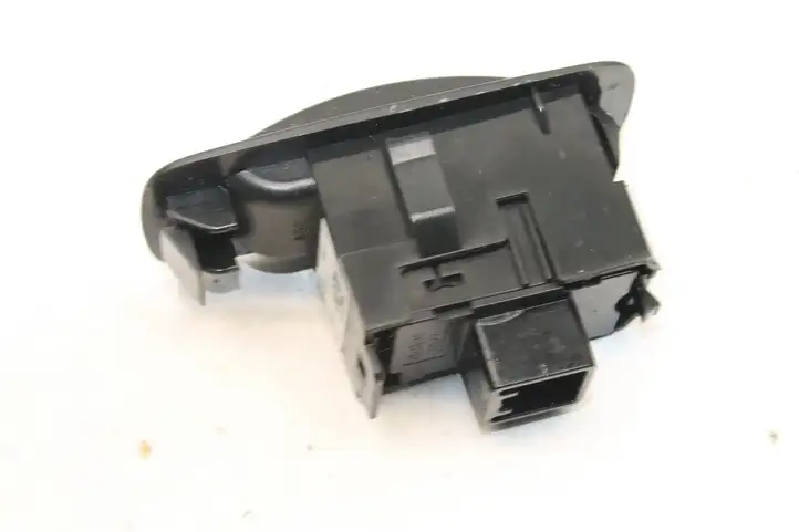 Toyota Corolla Verso E121 (2004 - 2007) 848010F030 Кнопка фаркопа в багажнике — фото 4