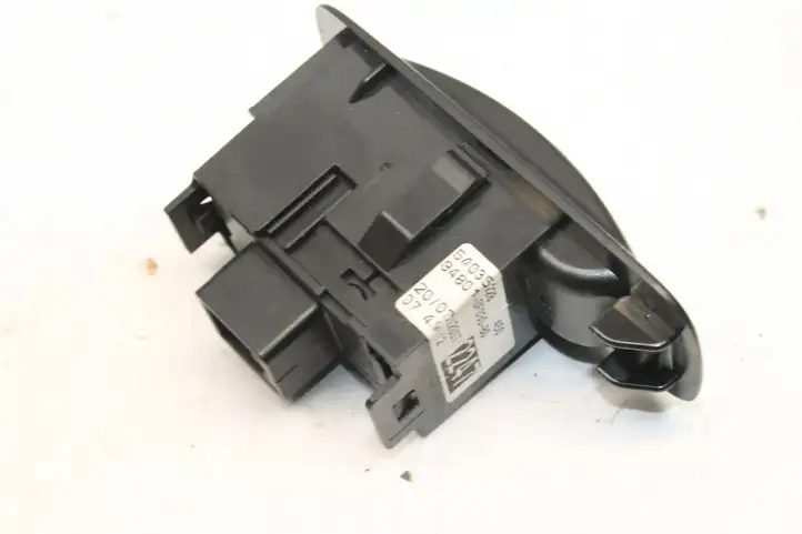 Toyota Corolla Verso E121 (2004 - 2007) 848010F030 Кнопка фаркопа в багажнике — фото 3
