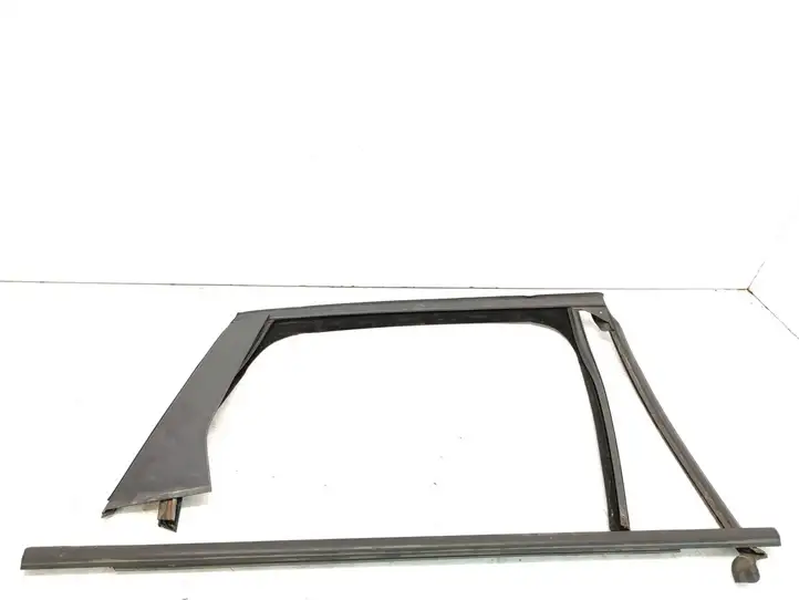 Opel Astra J (2009 - 2012) 13303935 Уплотнитель стекла задней двери — фото 1
