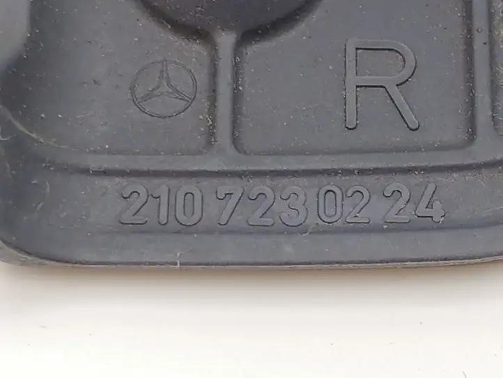 Mercedes-Benz CLK A208 (1997 - 2002) 2107230224 Прочая отделка передней двери — фото 9