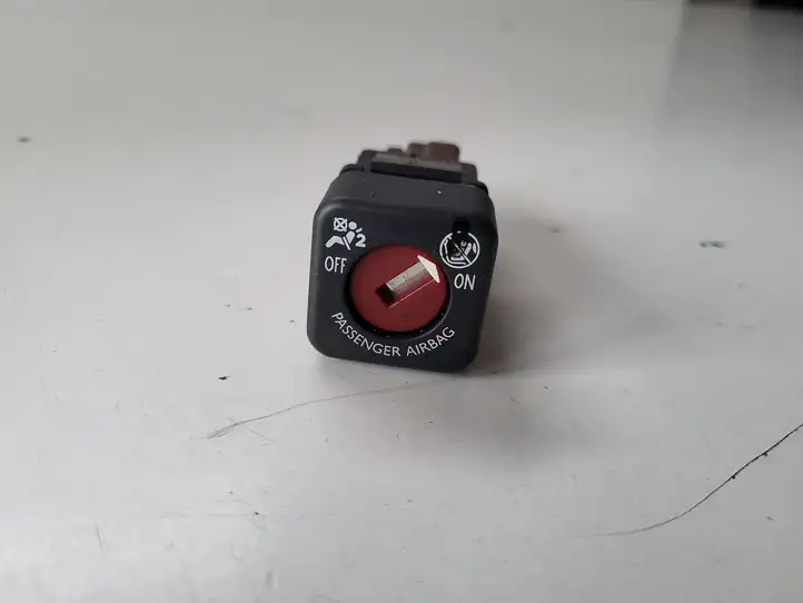 Opel Grandland X (2017 - ) Включатель надувной подушки для пассажира — фото 1