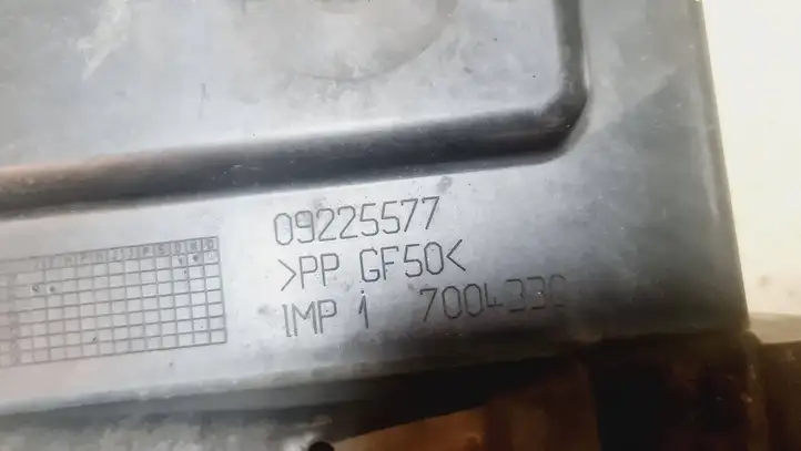Opel Zafira A (1999 - 2003) 09225577 Площадка аккумулятора — фото 4