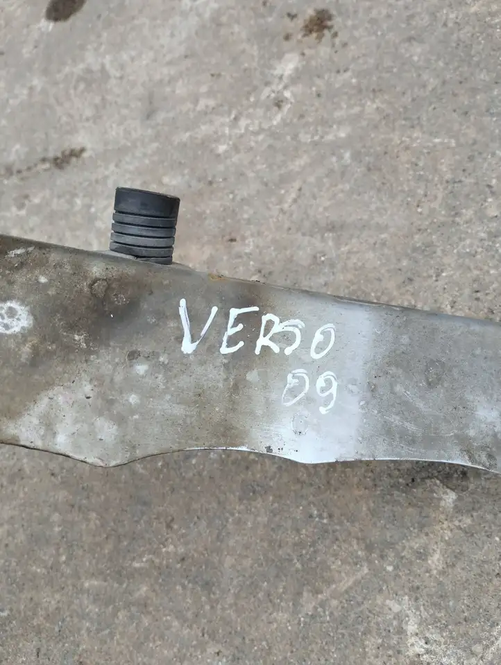 Toyota Verso (2009 - 2012) Верхняя панель радиатора — фото 2