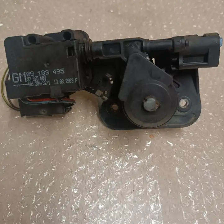 Opel Meriva A (2002 - 2006) 90534783 Замок крышки багажника — фото 2