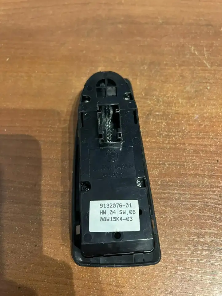 BMW 1 E81 E87 (2004 - 2011) 913207601 Кнопка фаркопа в багажнике — фото 5