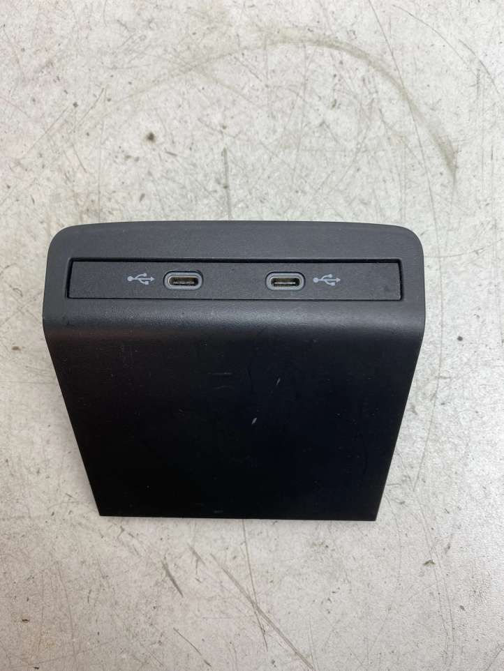 5NA035736 Volkswagen ID.3 USB jungtis