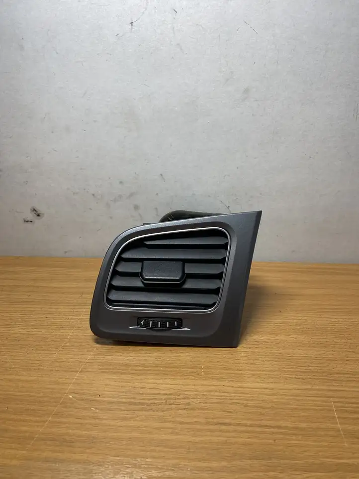 Volkswagen Golf VII (2013 - 2019) 5G1819247 Воздушная решетка панели — фото 2