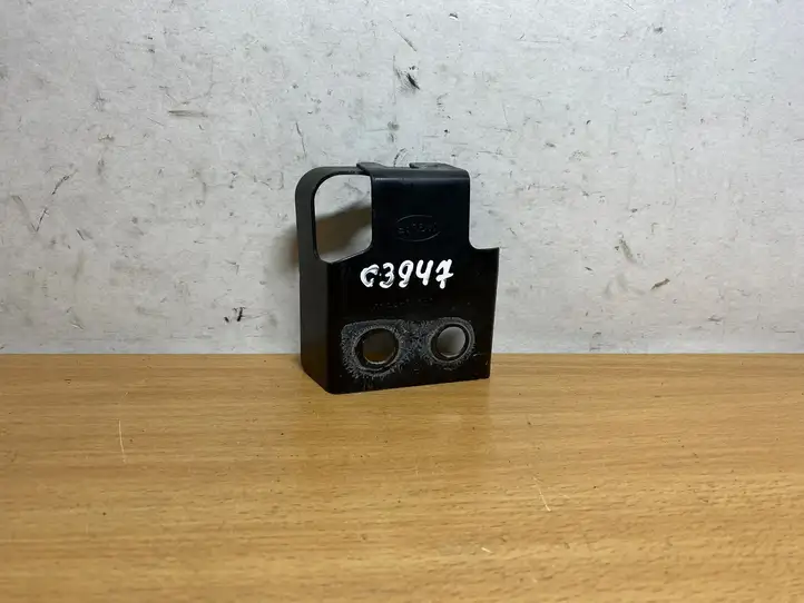 Jaguar F-Pace (2016 - )  HK8316151AB Держатель крыла