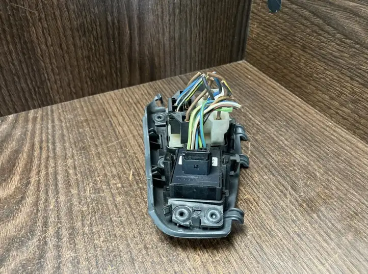 Mercedes-Benz Sprinter W901 W902 W903 W904 (1995 - 2007) 9017270428 Блок кнопок стеклоподъемников — фото 4