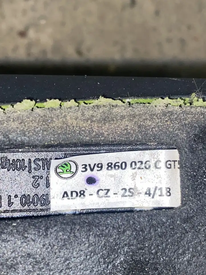 Skoda Superb B8 (3V) (2015 - 2023)  3V9860026C Рейлинг крыши 