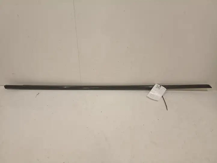 BMW 3 F30 F35 F31 (2012 - 2018) 7260539 Накладка стекла передней двери — фото 1