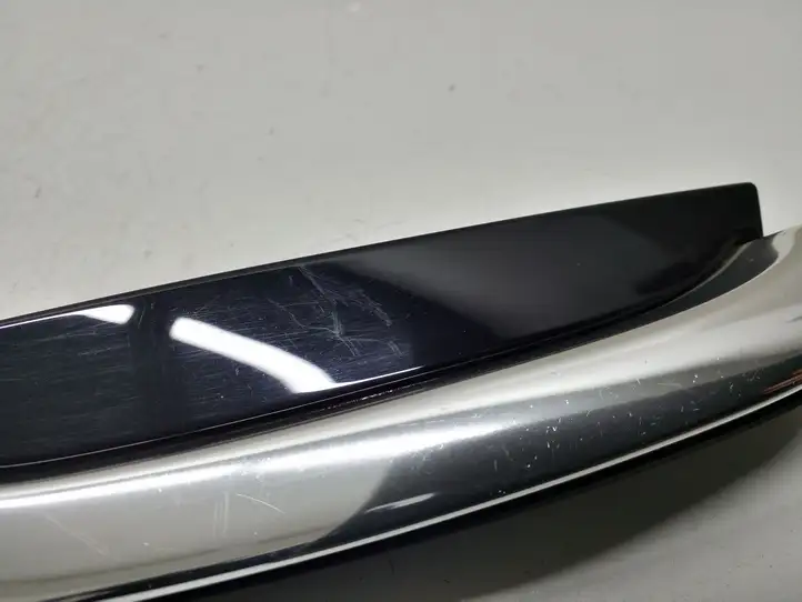 Maserati Ghibli (2013 - 2017) 670023096 Накладка стекла задней двери — фото 2