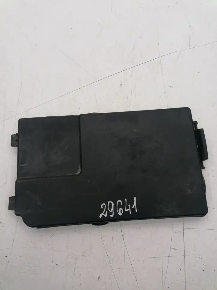 Volkswagen Touran I (2003 - 2010) 1K0915443 Крышка ящика аккумулятора — фото 1