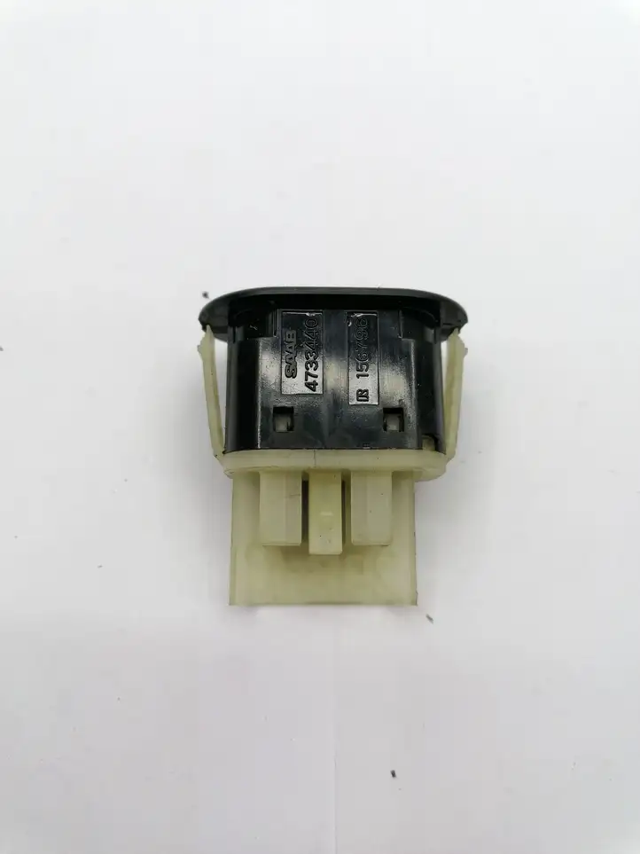 Saab 9-5 (1998 - 2005) 47334400 Кнопка закрытия крышки багажника — фото 4