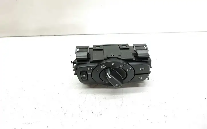 BMW 3 E90 E91 (2005 - 2012) 6932792 Включатель фонарей — фото 1