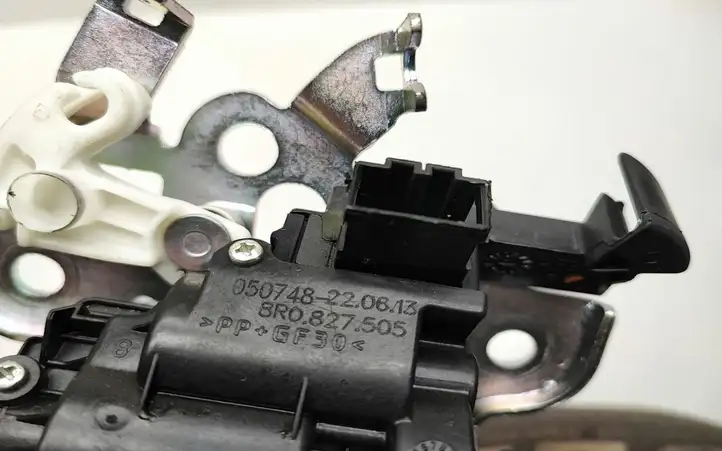 Audi A6 C7 (2011 - 2014) 8R0827505 Замок крышки багажника — фото 3