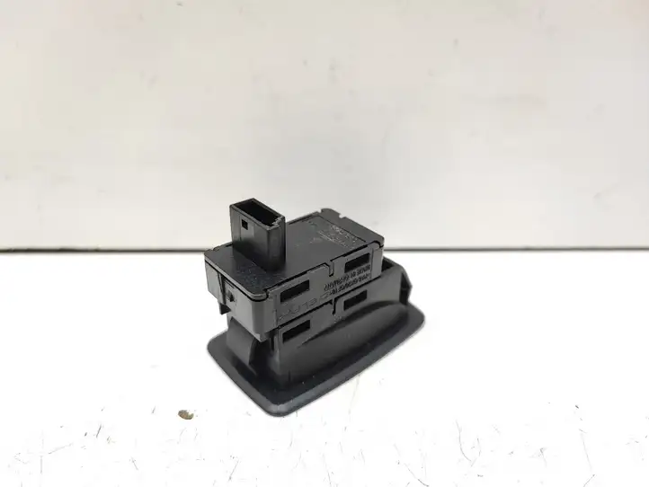 BMW 5 E60 E61 (2004 - 2010) 9113773 Кнопка стеклоподъемников — фото 3