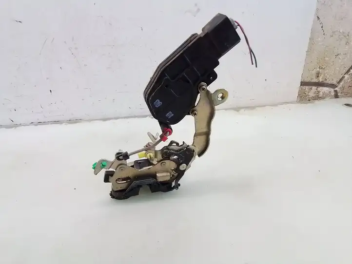 Suzuki Ignis (2000 - 2003)   Замок задней двери