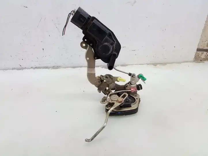 Suzuki Ignis (2000 - 2003)   Замок задней двери