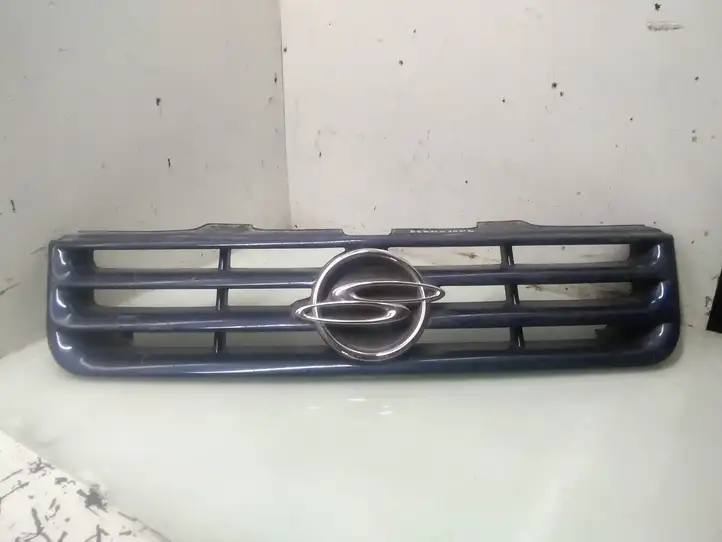 SsangYong Musso (1998 - 2006) Верхняя решетка радиатора — фото 1