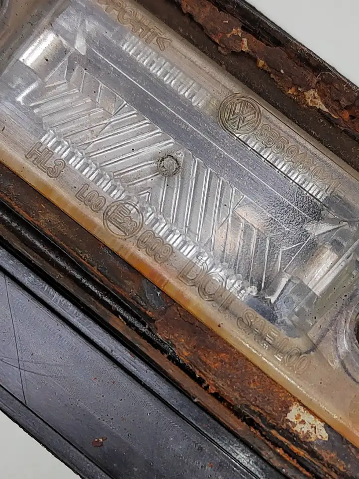 Volkswagen PASSAT B6 (2005 - 2010) 1T0827574L Подсветка номера — фото 10