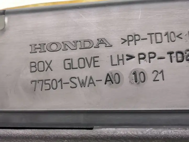 Honda CR-V (2009 - 2012) 77501SWAA0 Вещевой ящик — фото 7