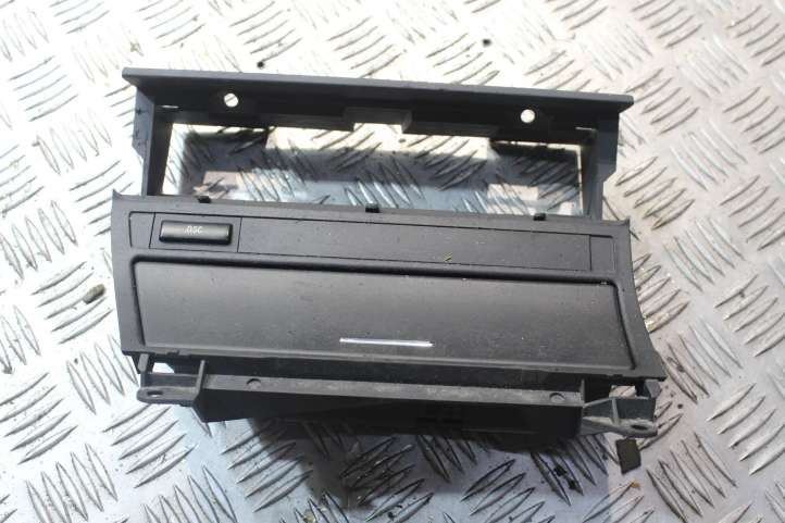 8202176 BMW 3 E46 Panelės apdailos skydas (centrinis)