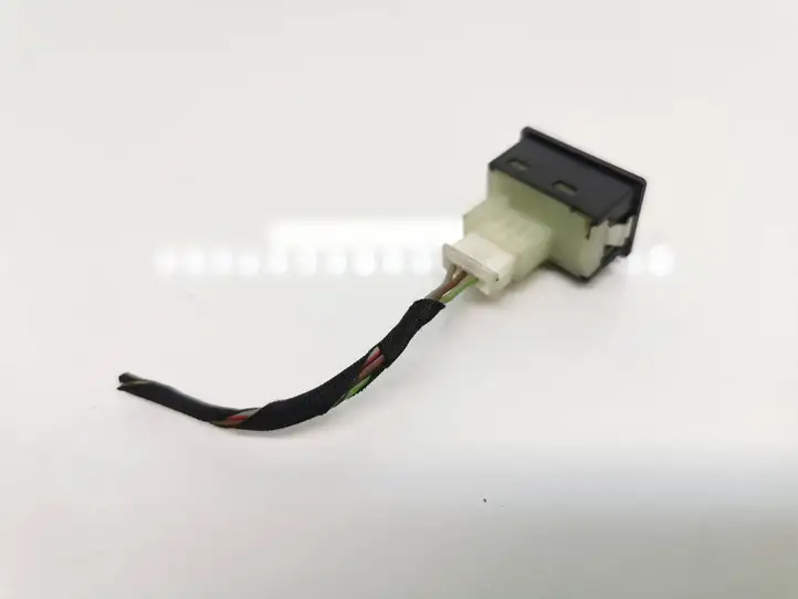 BMW 5 E60 E61 (2004 - 2010) 6921846 Кнопка закрытия крышки багажника — фото 2