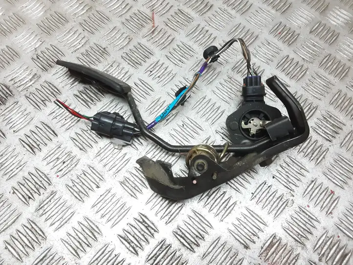 Toyota Corolla E120 E130 (2000 - 2004) Педаль акселератора — фото 2