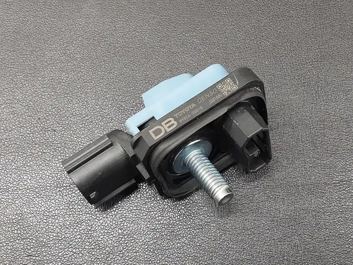 Toyota Yaris XP210 (2020 - ) 8983A0D010 Датчик удара SRS — фото 4