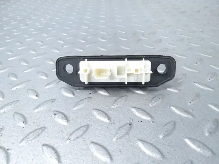 Toyota Yaris XP210 (2020 - ) 84840F4020 Кнопка закрытия крышки багажника — фото 4
