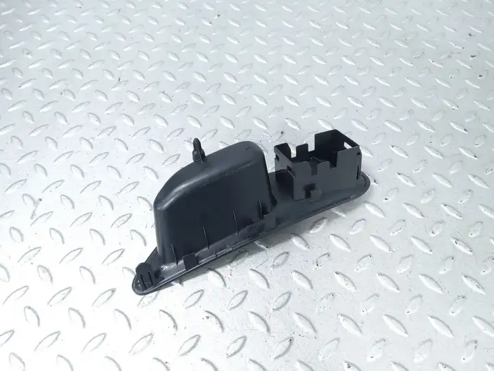 Toyota Yaris XP210 (2020 - ) 74272K0090 Накладка кнопки стеклоподъемника — фото 4